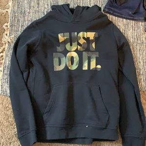 Nike sweatshirt Black -Youth XL